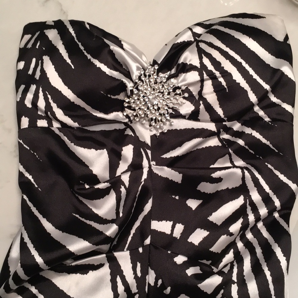 Black and white formal Caché mermaid dress - Picture 2 of 6